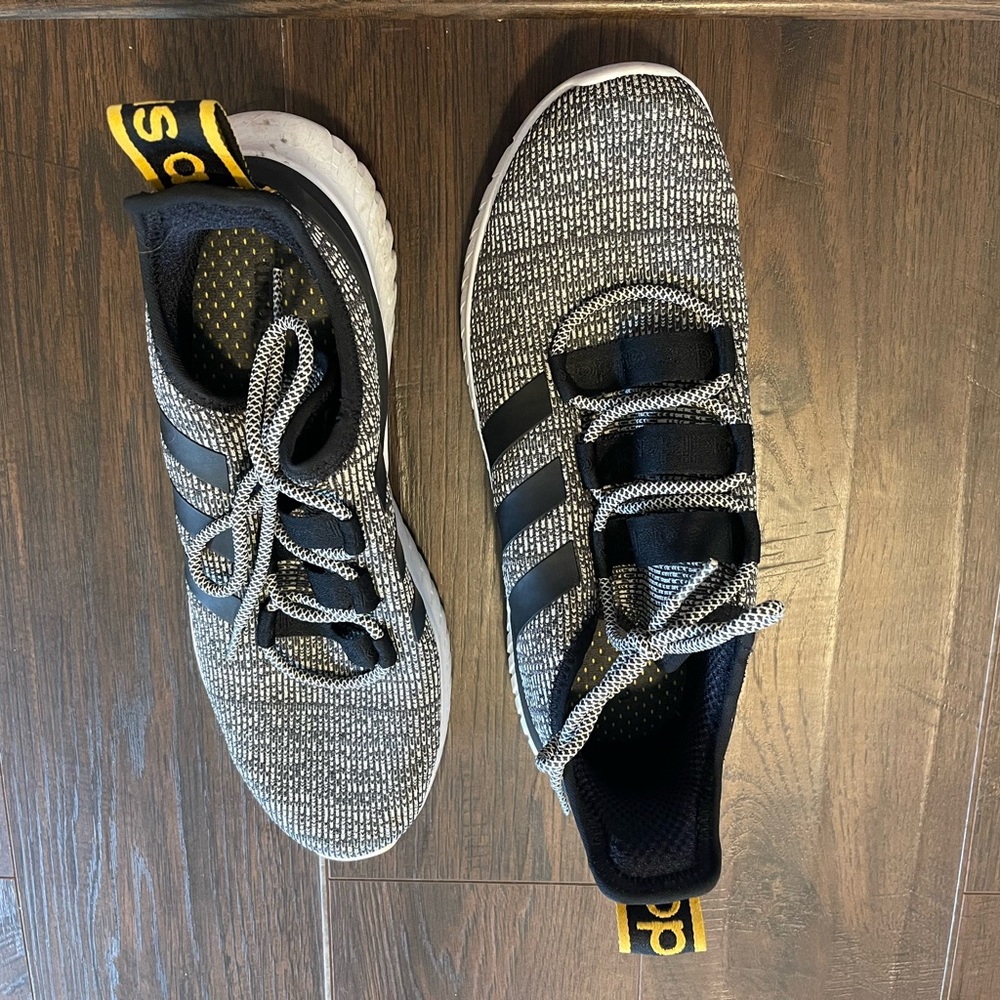 Adidas Cloud Foam Comfort Size 10 Men’s Tennis Running Shoes
